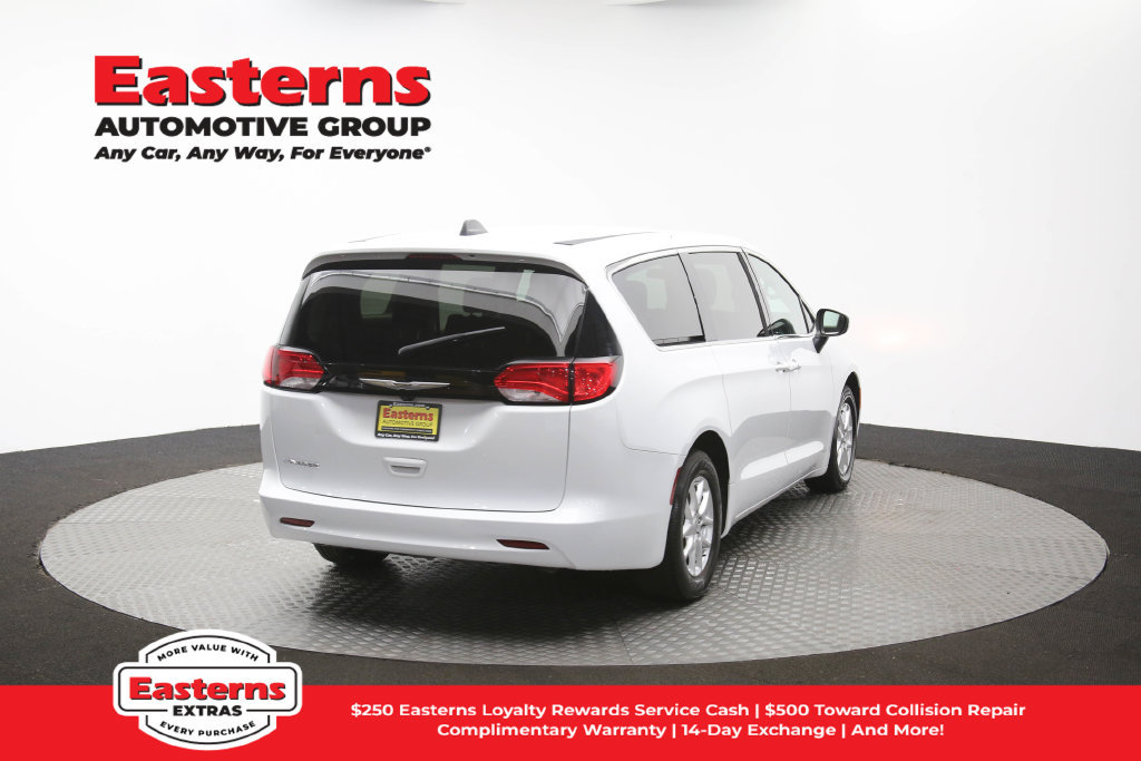 Used 2022 Chrysler Voyager LX FWD image 39