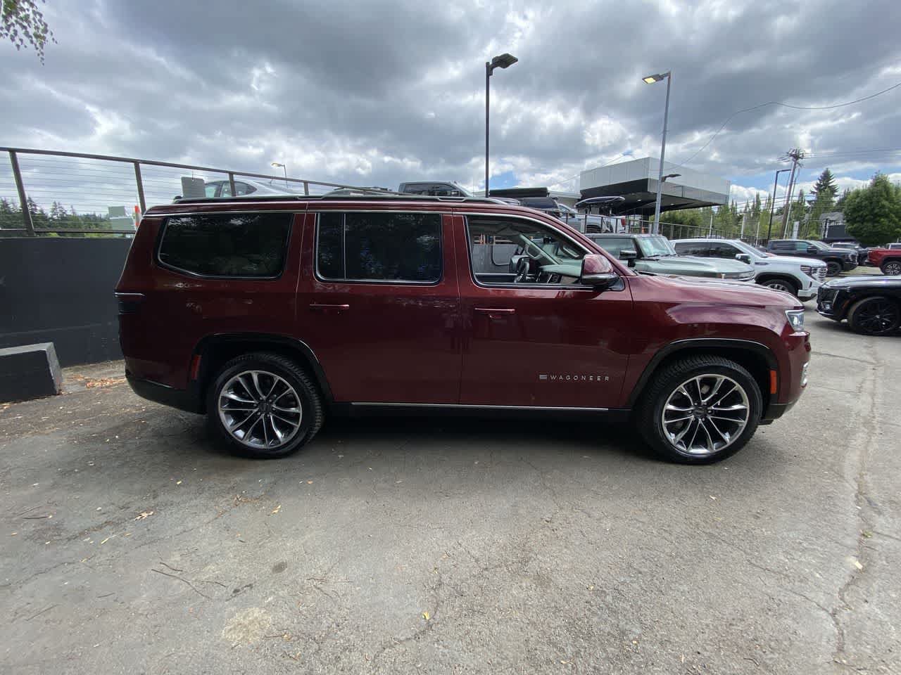 Used 2022 Jeep Wagoneer Series III w/ Premium Group I AWD/4WD image 7