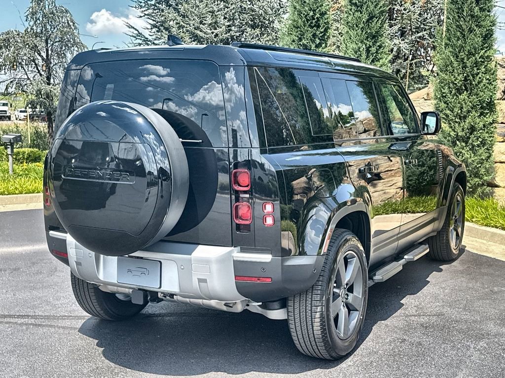 Used 2025 Land Rover Defender 110 S image 4