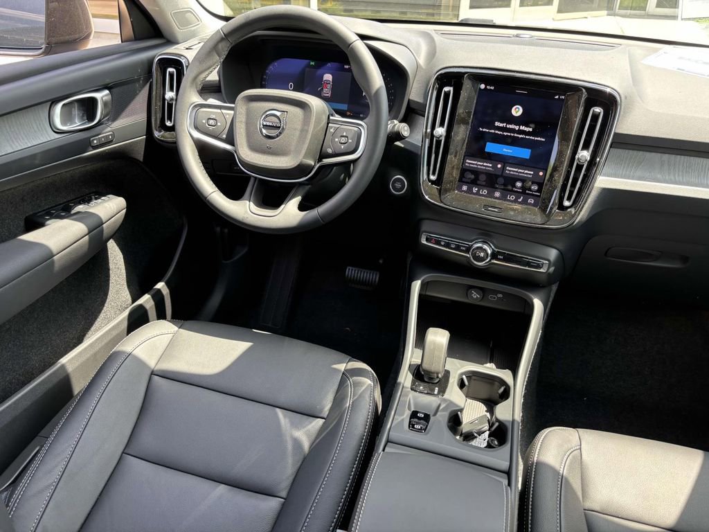 New 2026 Volvo XC40 B5 Core w/ Protection Package Premier image 30