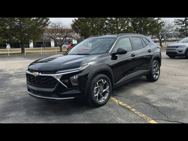 Used 2025 Chevrolet Trax LT w/ Sunroof Package image 5