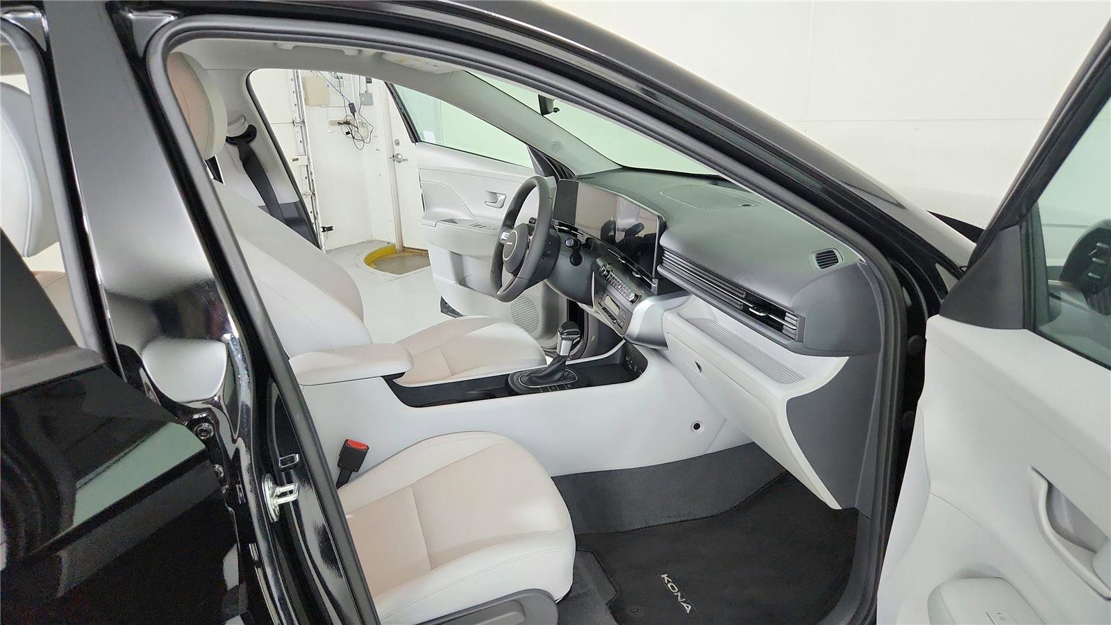 Used 2025 Hyundai Kona SEL AWD/4WD image 18