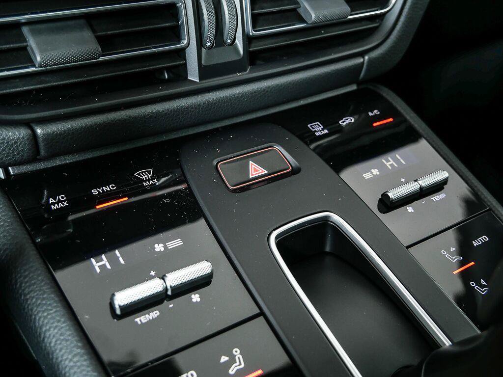 Certified 2026 Porsche Macan Turbo AWD/4WD image 17