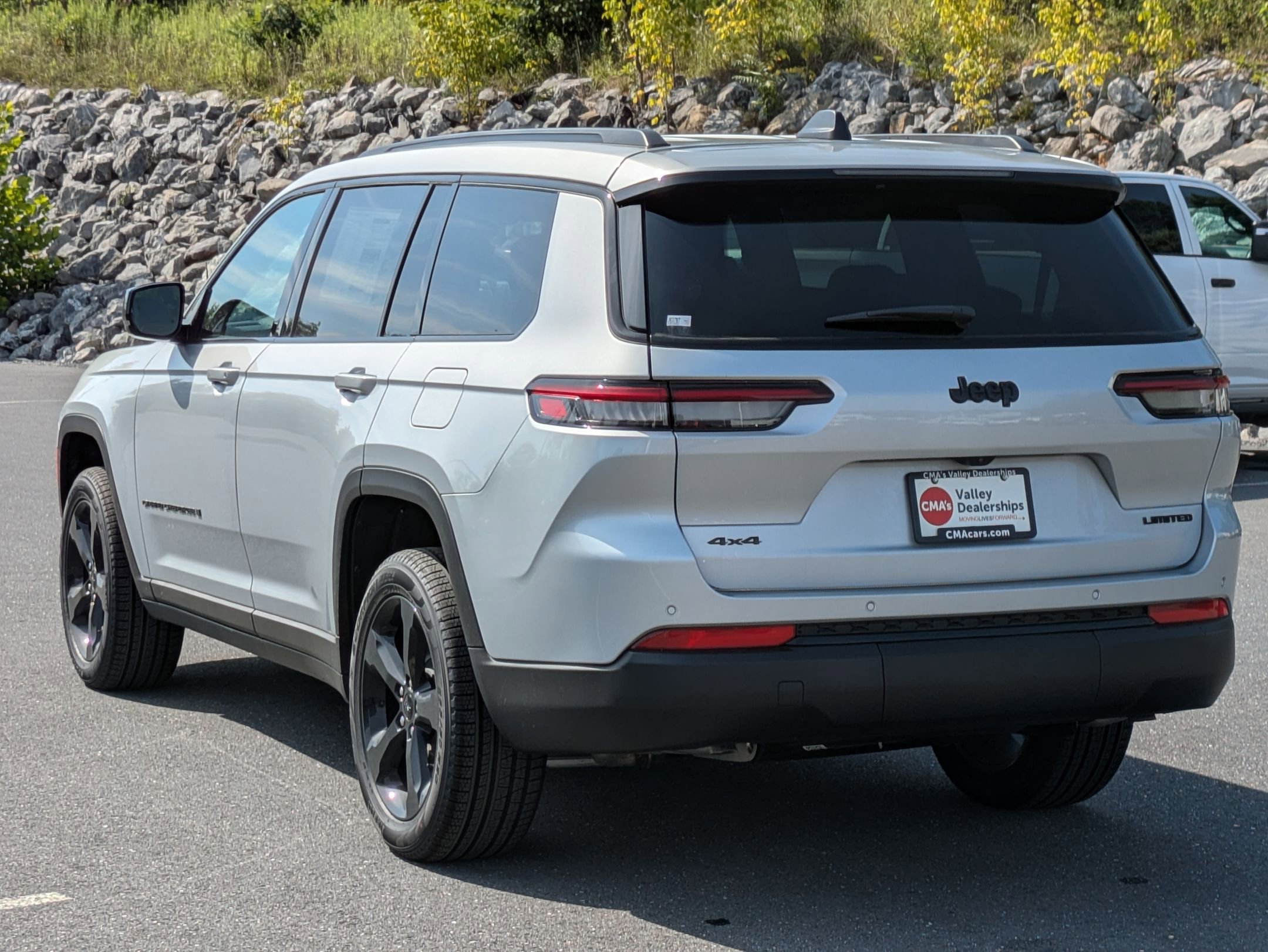 New 2025 Jeep Grand Cherokee L Limited w/ Black Appearance Package image 7