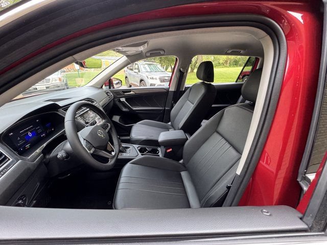 Used 2023 Volkswagen Tiguan SE FWD image 22