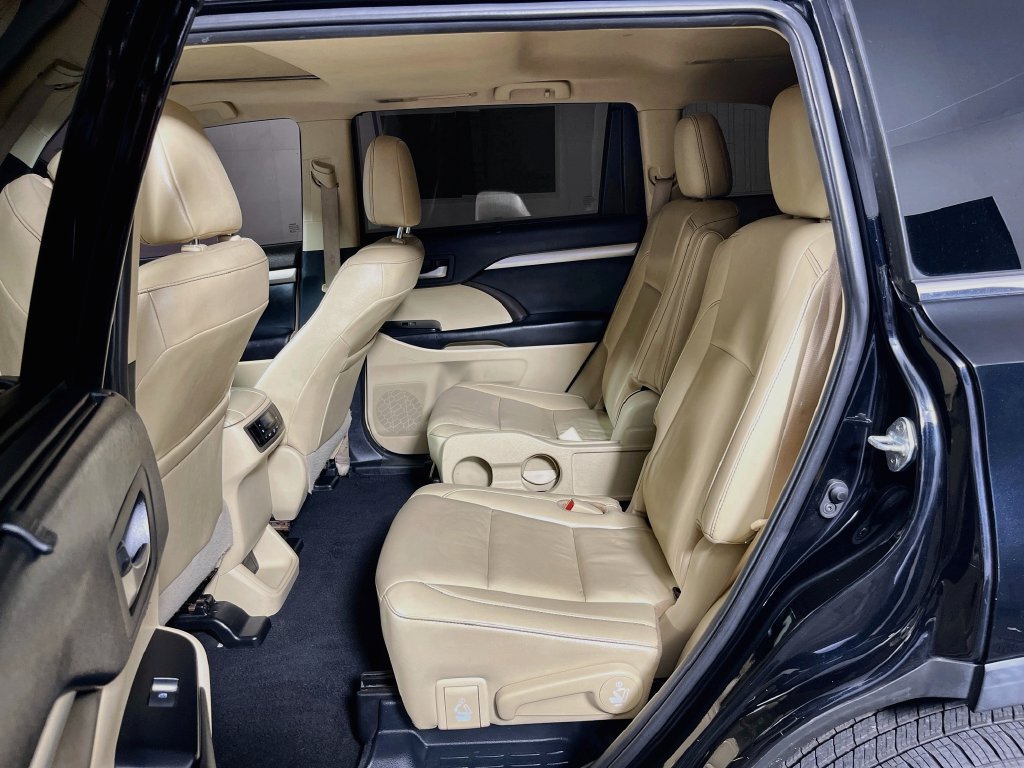 Used 2019 Toyota Highlander XLE FWD image 26
