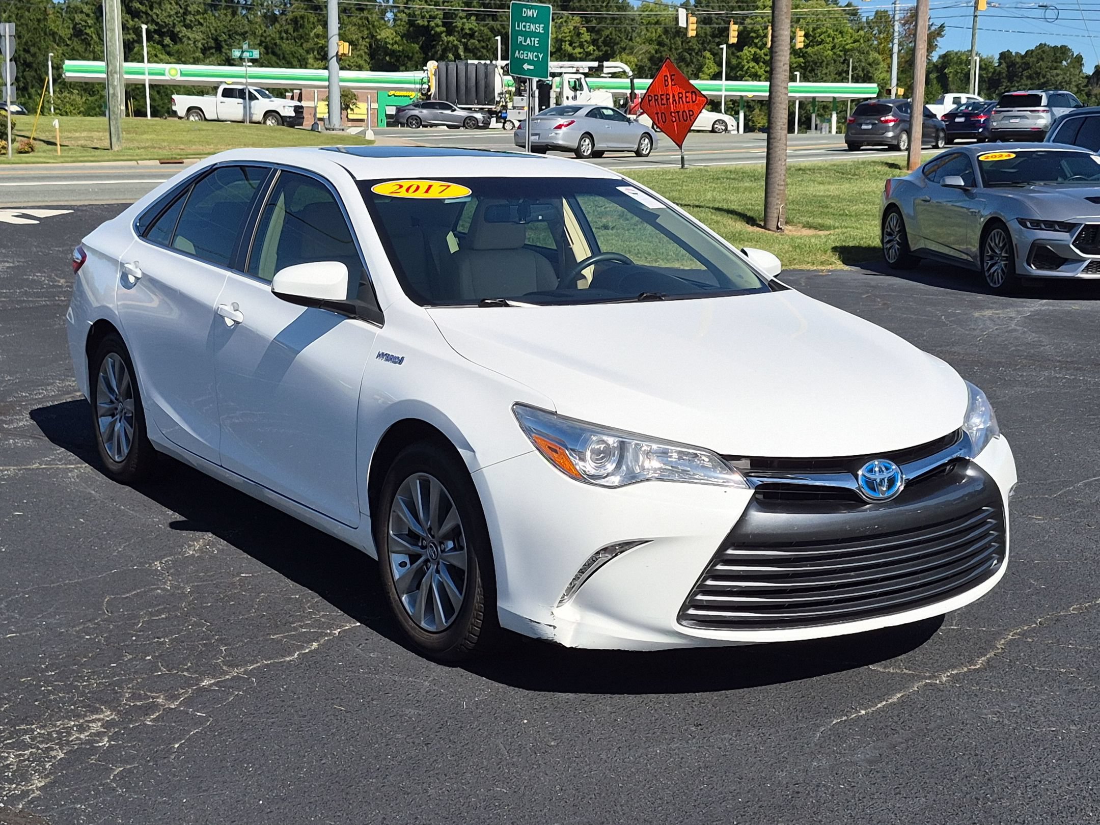 Used 2017 Toyota Camry XLE FWD image 7
