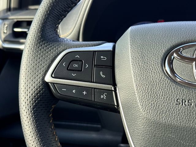 Used 2025 Toyota Sienna XLE Woodland Edition image 30