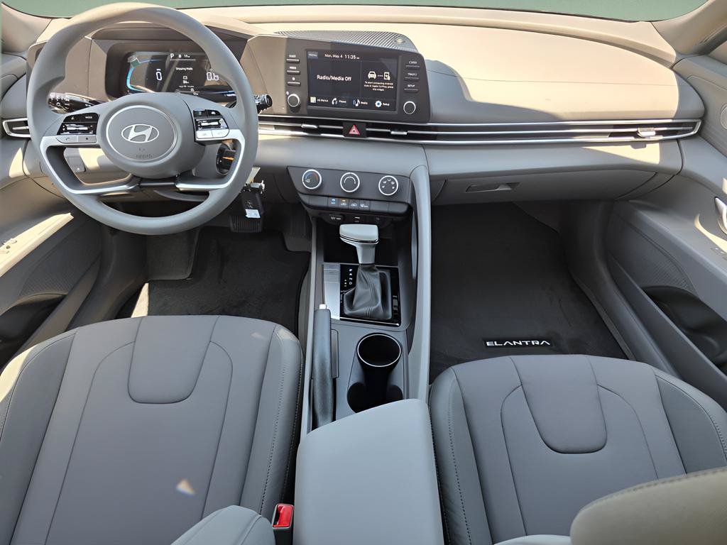 New 2026 Hyundai Elantra SE FWD image 15