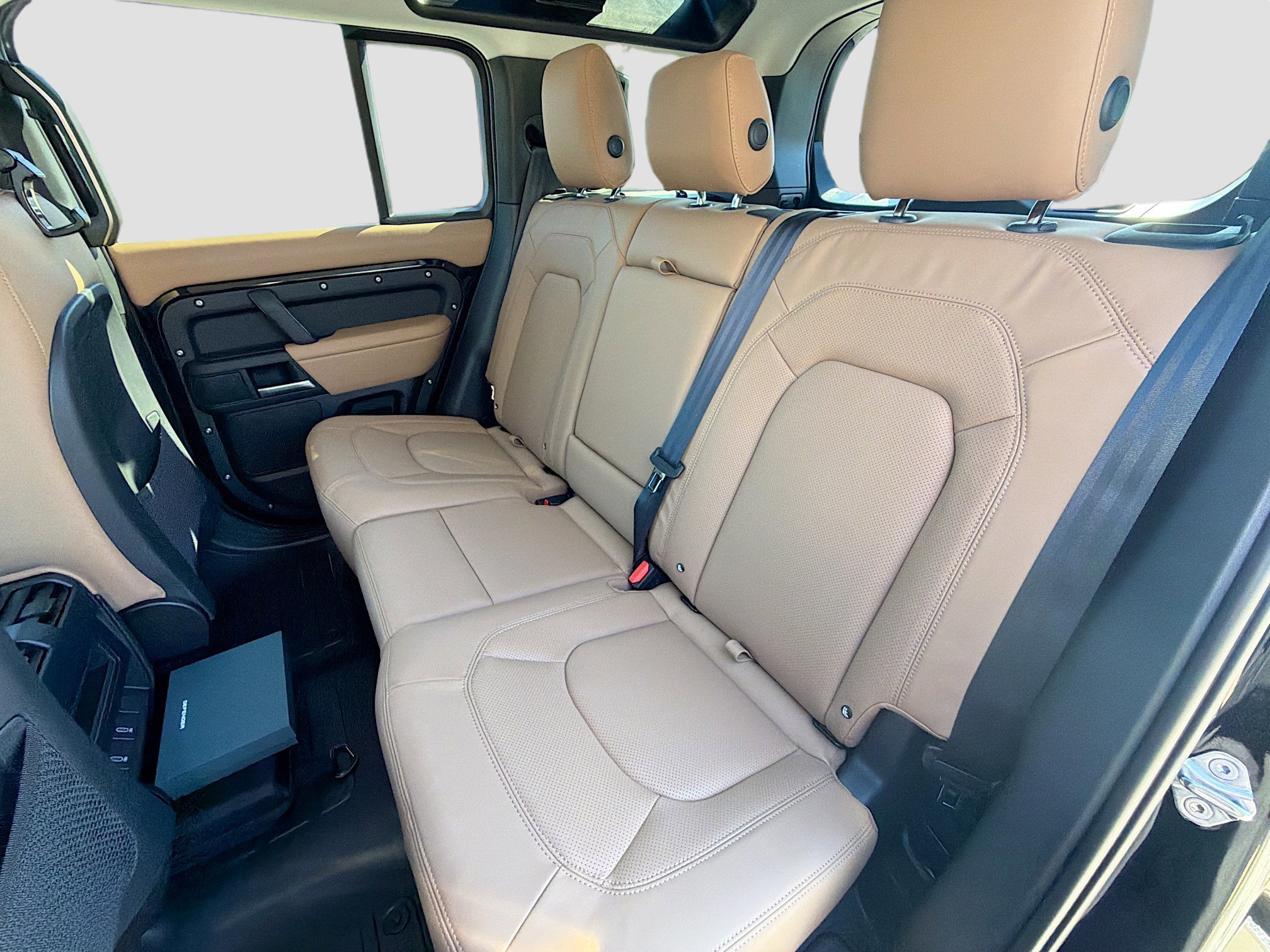 New 2026 Land Rover Defender 110 X-Dynamic SE image 19