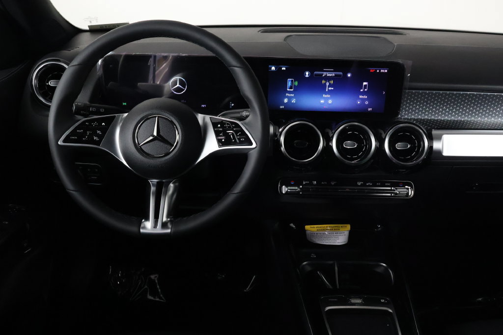 New 2026 Mercedes-Benz GLB 250 image 4