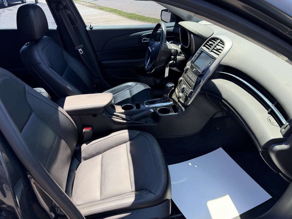 Used 2015 Chevrolet Malibu LTZ FWD image 19