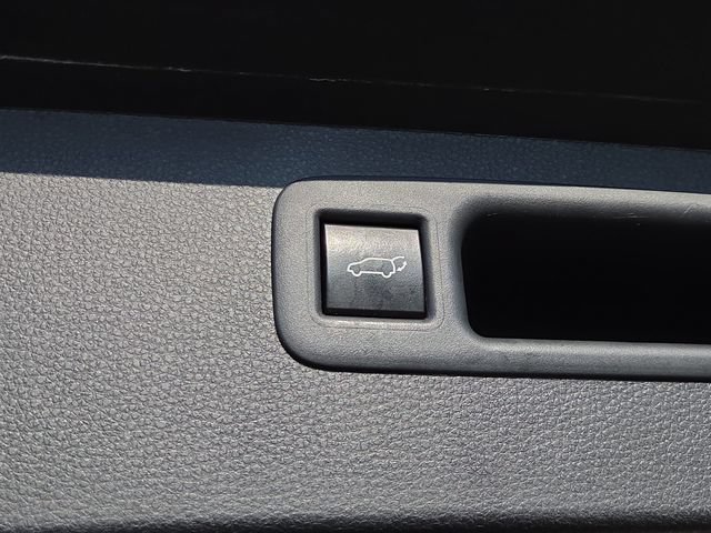 Used 2023 Toyota Highlander XLE AWD/4WD image 31