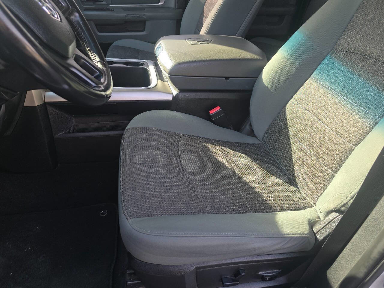 Used 2016 RAM 1500 Classic SLT w/ SLT Plus D￩cor Group image 30