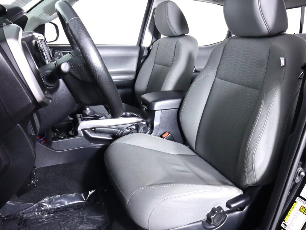 Used 2016 Toyota Tacoma SR5 w/ SR5 Appearance Package (SN) image 28