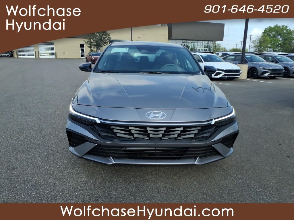 Used 2026 Hyundai Elantra Sport w/ Cargo Package FWD image 8