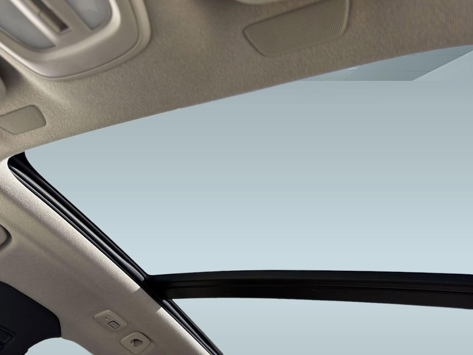 Used 2023 Volvo XC40 B5 Plus w/ Protection Package Premier image 15