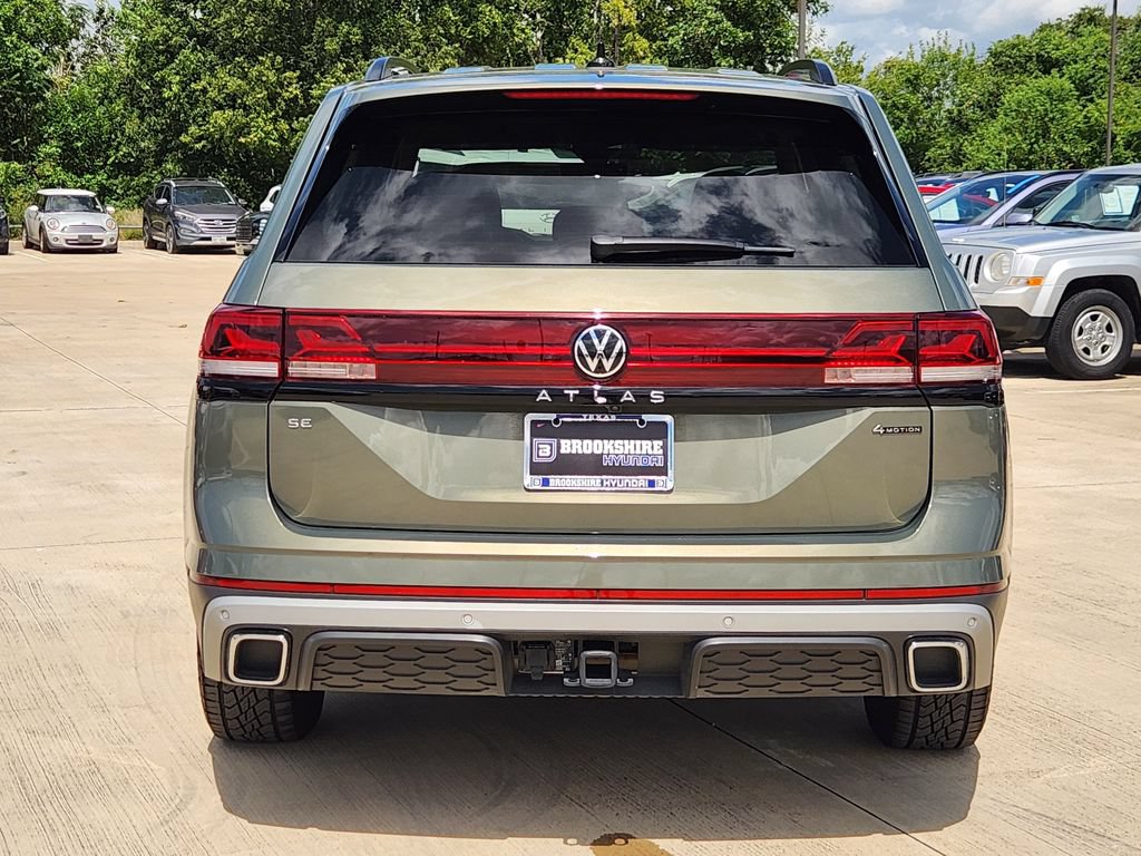 Used 2024 Volkswagen Atlas Peak Edition SE AWD/4WD image 8