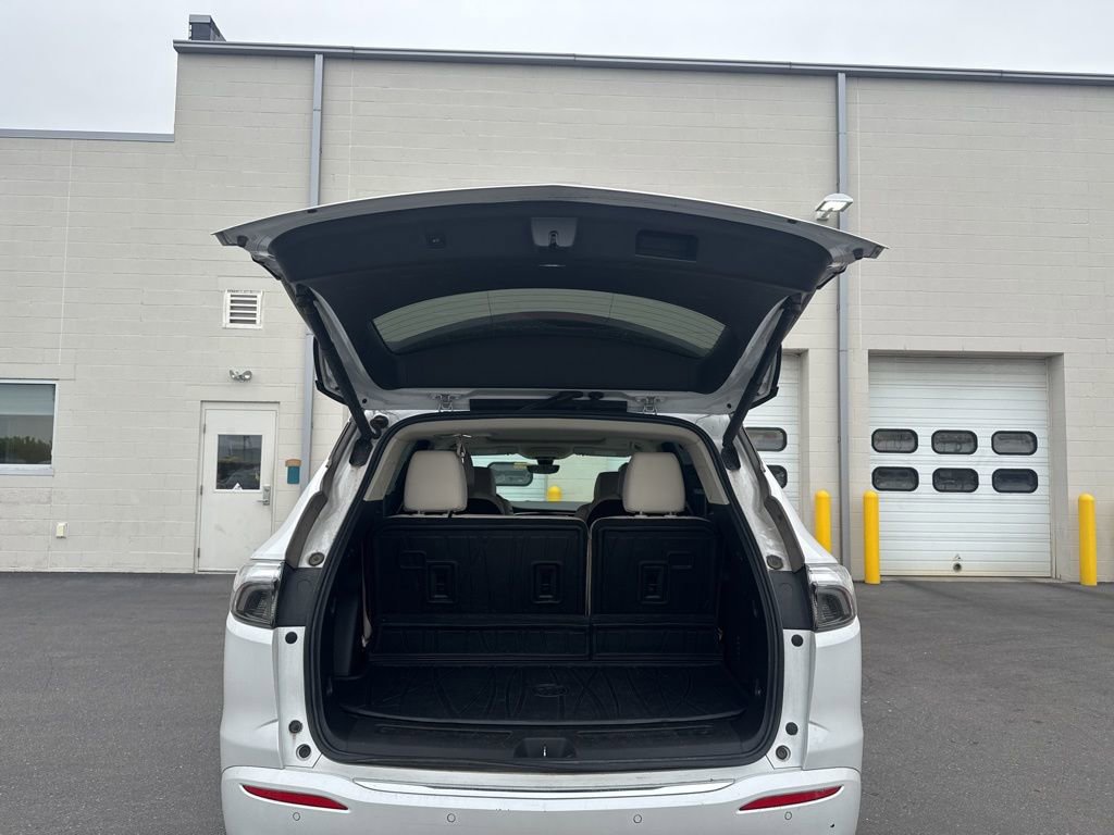 Used 2022 Buick Enclave Avenir w/ Avenir Technology Package AWD/4WD image 6