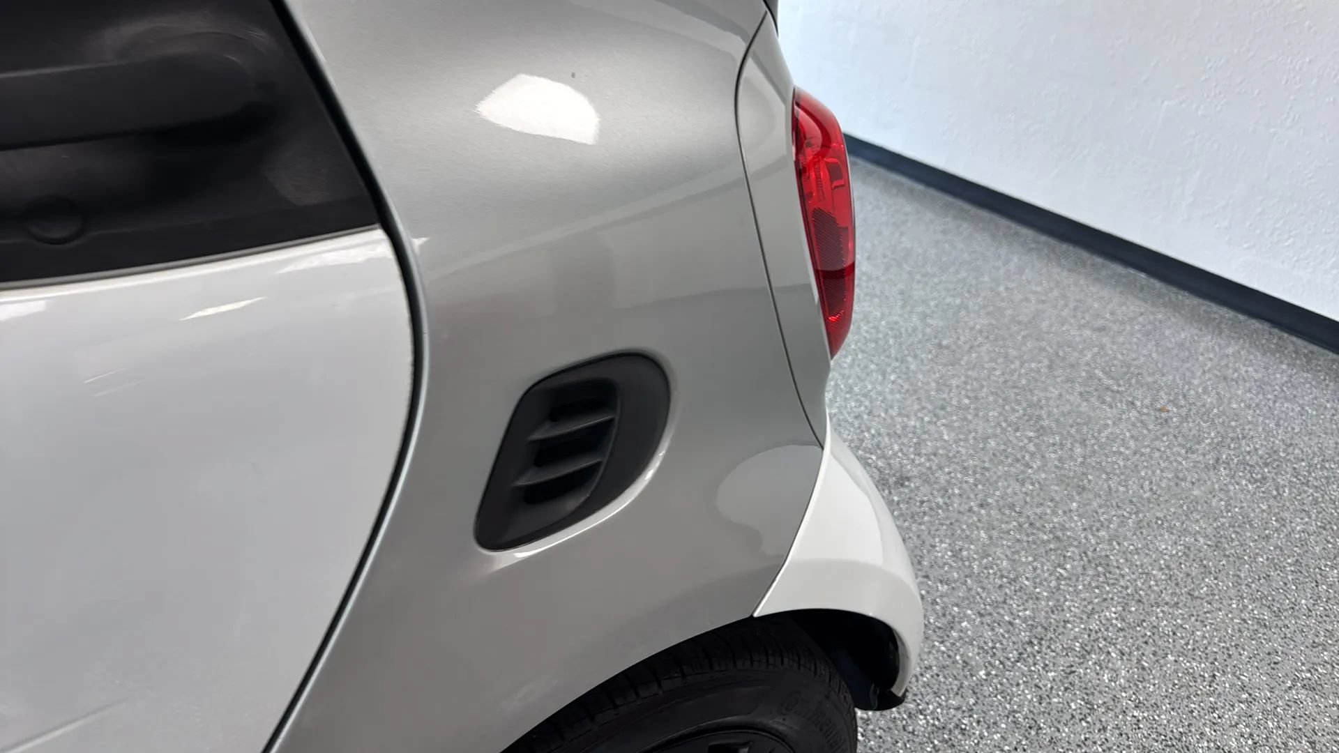 Used 2017 smart fortwo pure RWD image 31