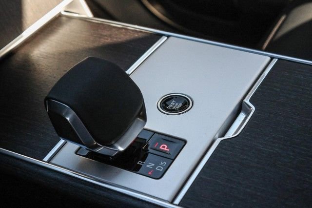New 2025 Land Rover Range Rover SE image 21