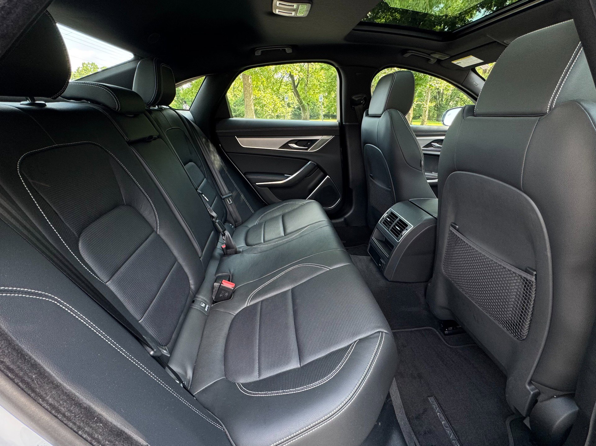 Used 2021 Jaguar XF R-Dynamic SE image 38