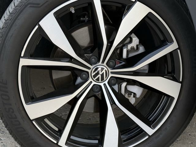 Used 2024 Volkswagen Atlas Cross Sport SEL Premium R-Line image 10