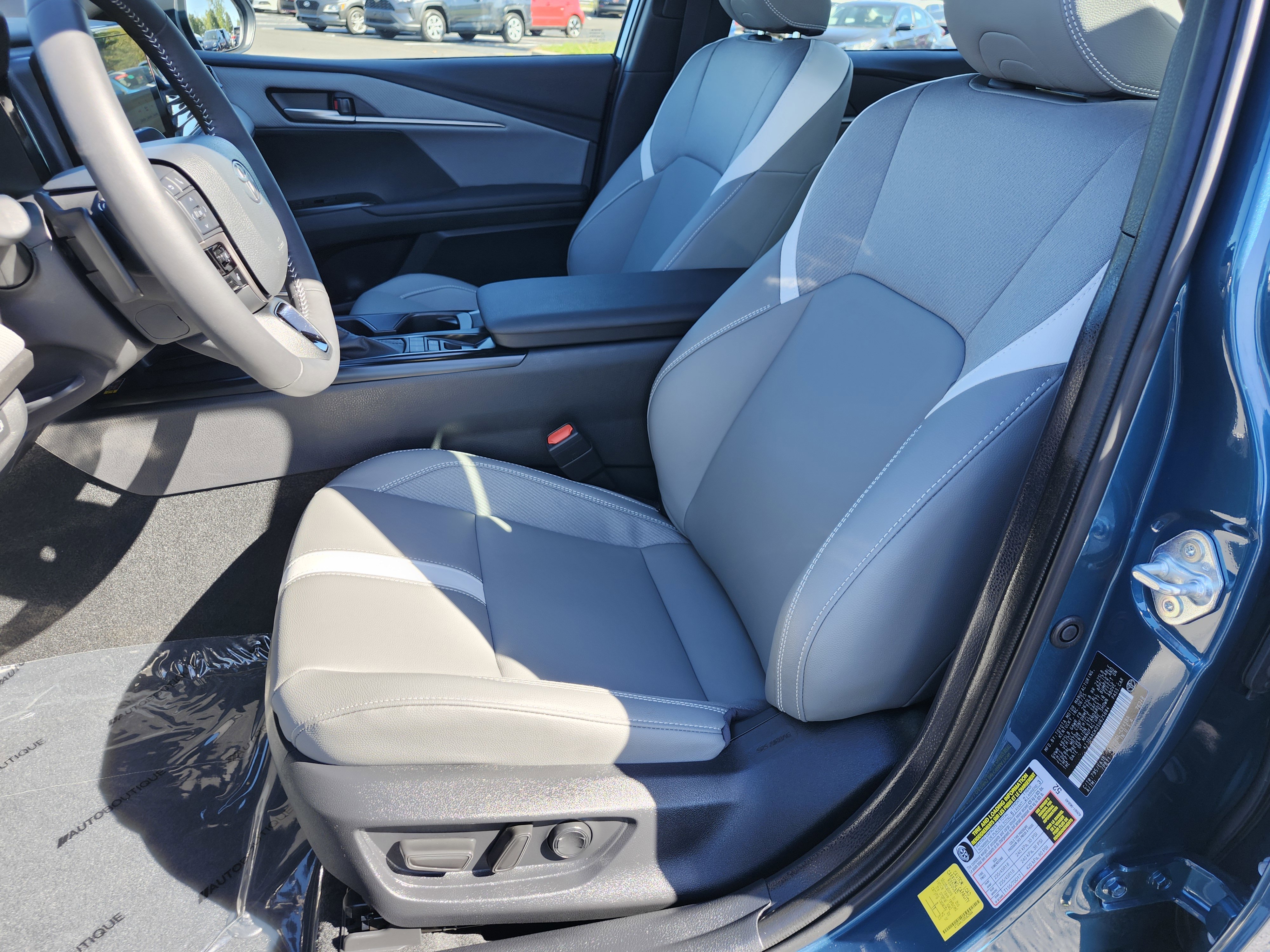 Used 2025 Toyota Camry LE image 18