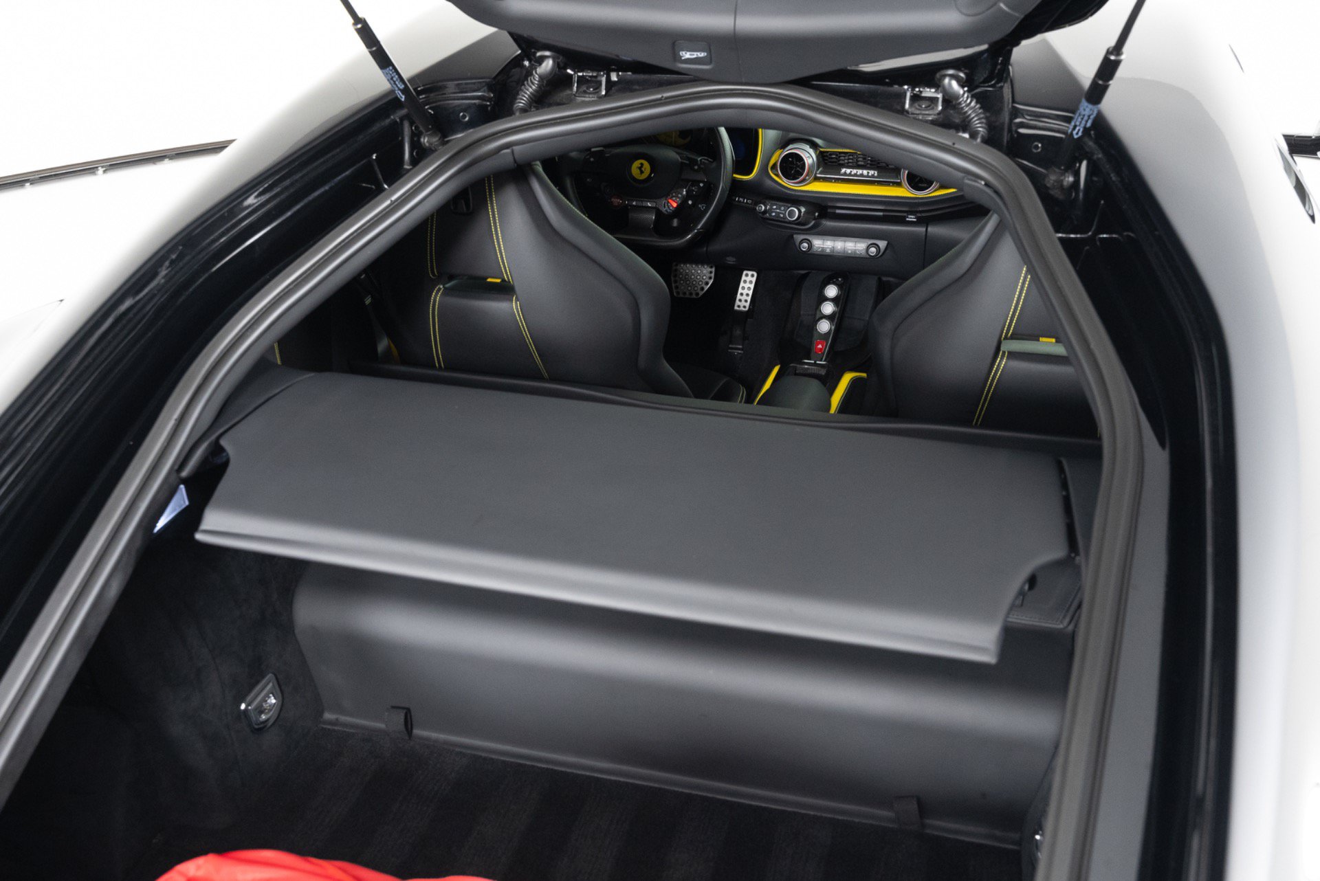 Used 2019 Ferrari 812 Superfast RWD image 32