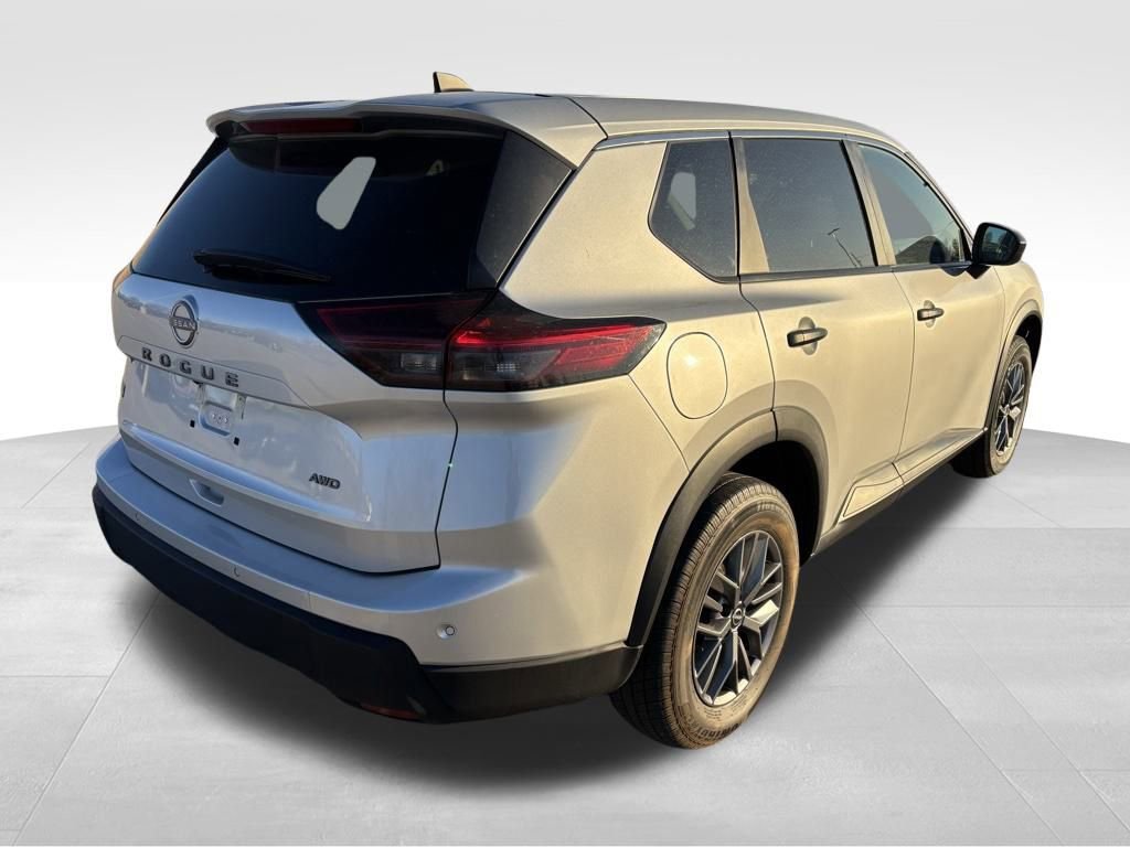 Used 2024 Nissan Rogue S image 7