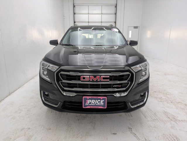 Used 2023 GMC Terrain AT4 image 2