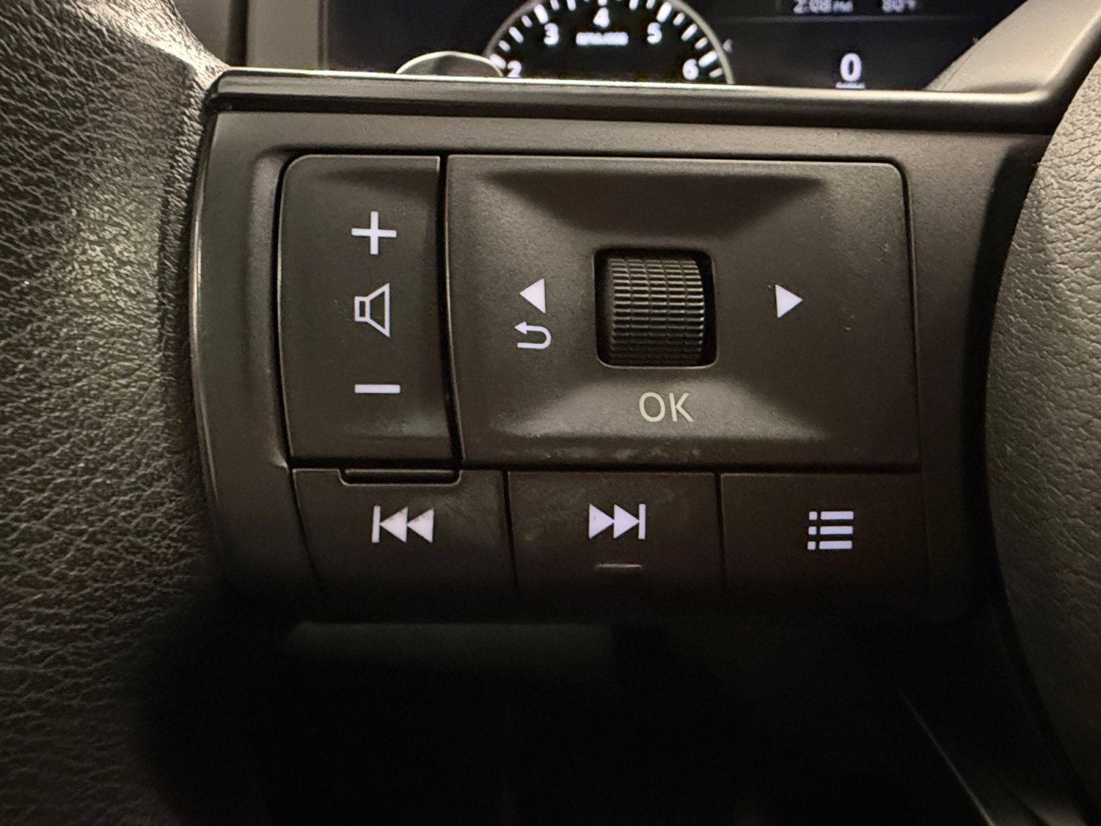 Used 2024 Nissan Pathfinder S FWD image 17