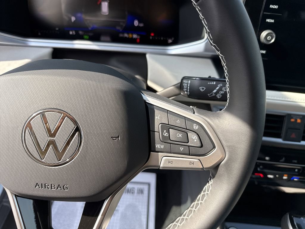 New 2025 Volkswagen Taos SE image 27