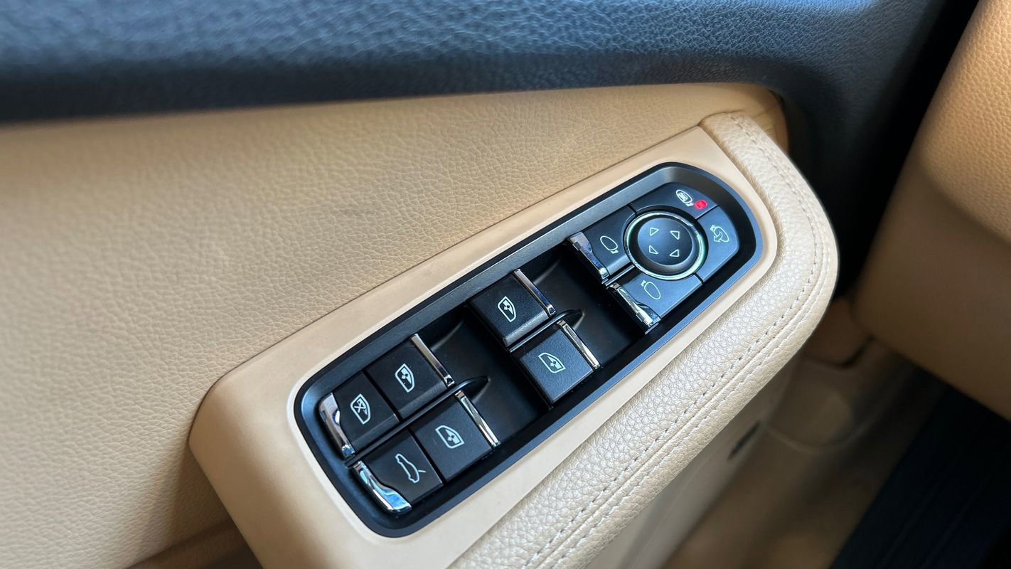 Used 2017 Porsche Macan S image 35