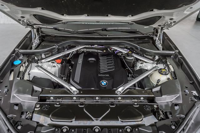 Used 2022 BMW X6 xDrive40i w/ M Sport Package AWD/4WD image 14