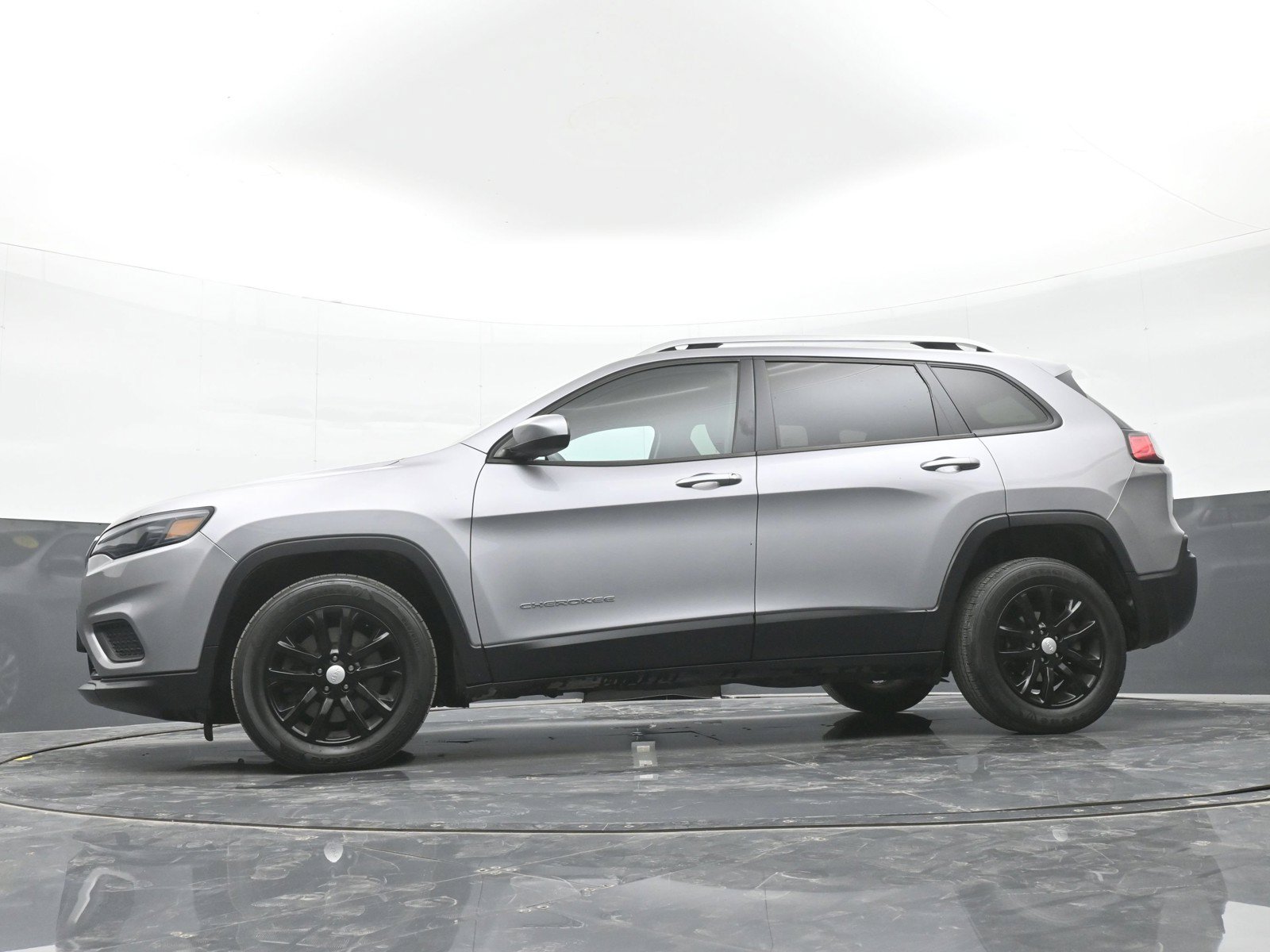 Used 2020 Jeep Cherokee Latitude w/ Cold Weather Group FWD image 44