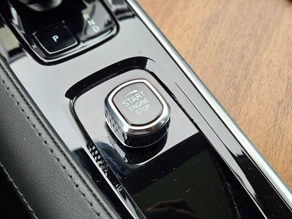 Used 2023 Volvo XC90 B6 Plus w/ Protection Package Premier image 25