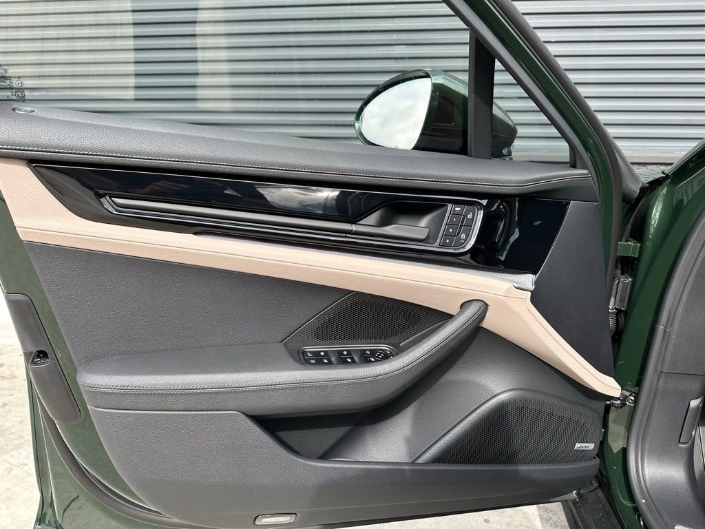 Used 2025 Porsche Panamera 4 image 11