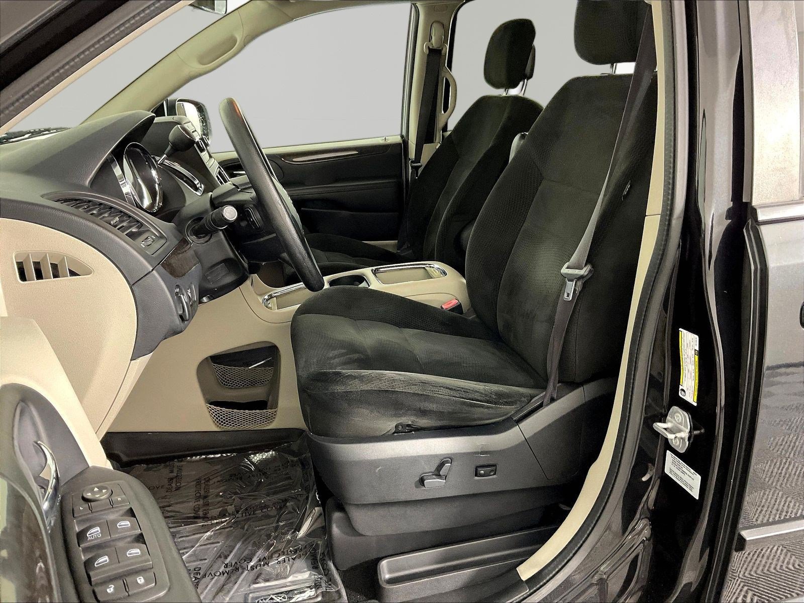 Used 2015 Dodge Grand Caravan SXT FWD image 19