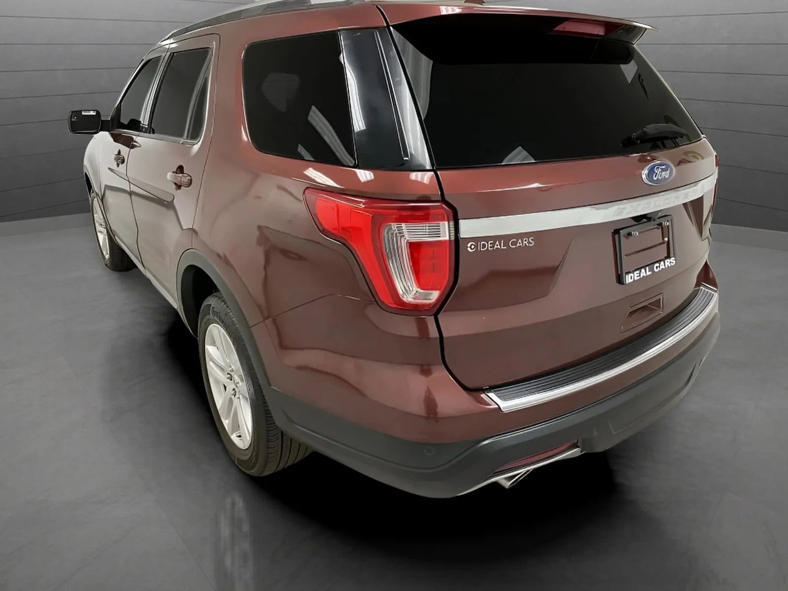Used 2018 Ford Explorer XLT w/ Equipment Group 201A AWD/4WD image 7