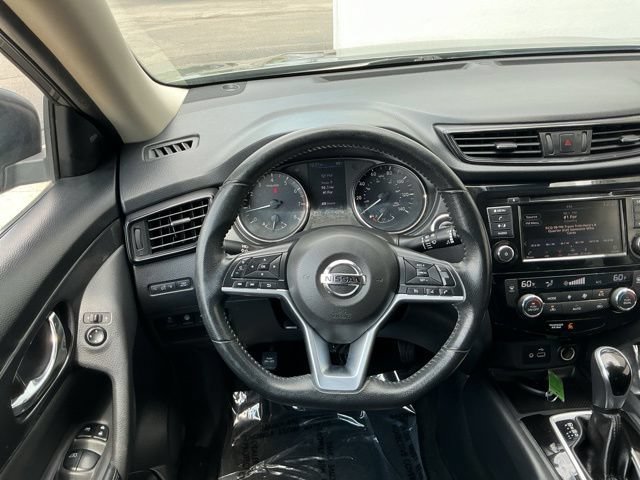Used 2020 Nissan Rogue SV FWD image 19