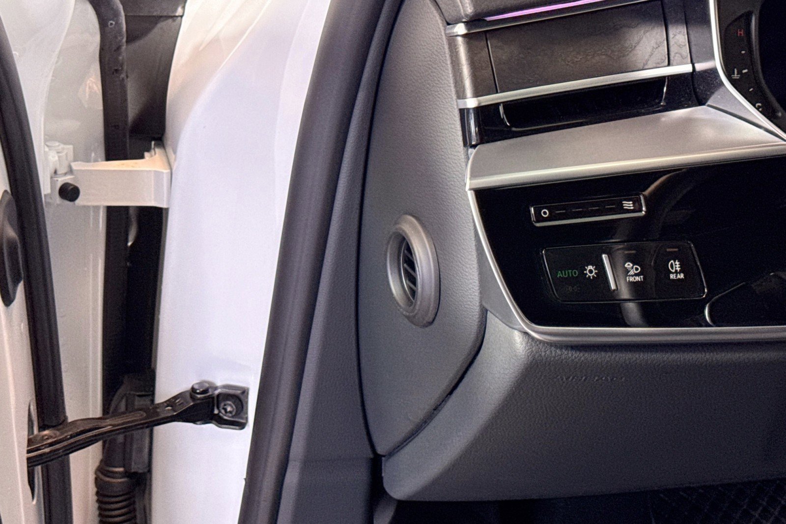 Used 2022 Audi A8 L 3.0T w/ Executive Package image 10