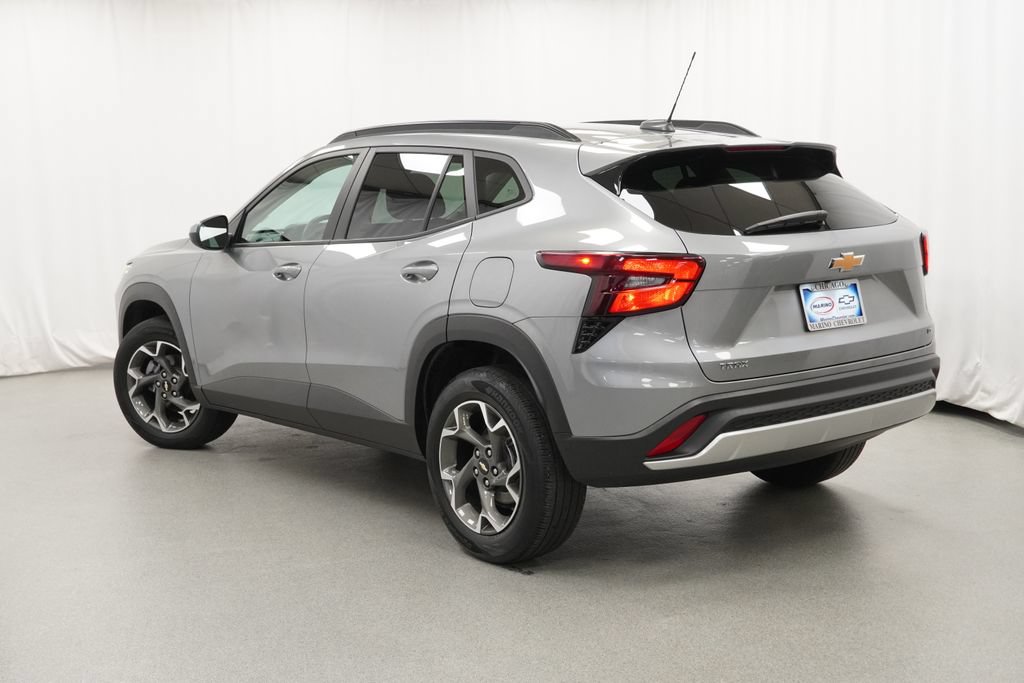 Used 2024 Chevrolet Trax LT w/ Driver Confidence Package FWD image 5