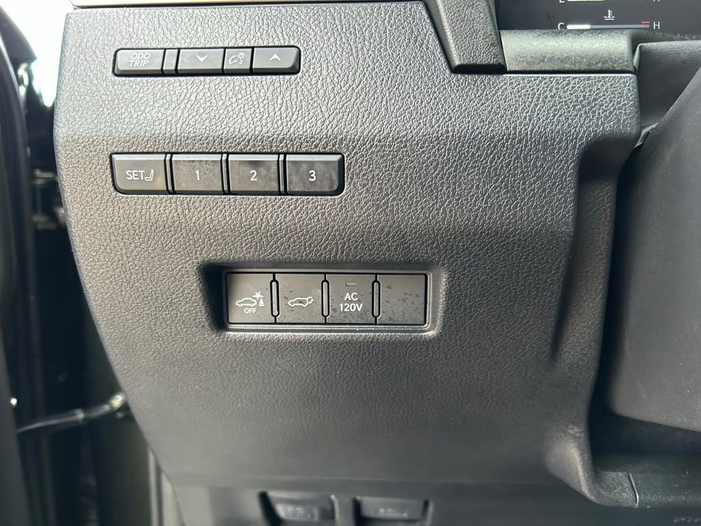 Used 2025 Lexus GX 550 image 18