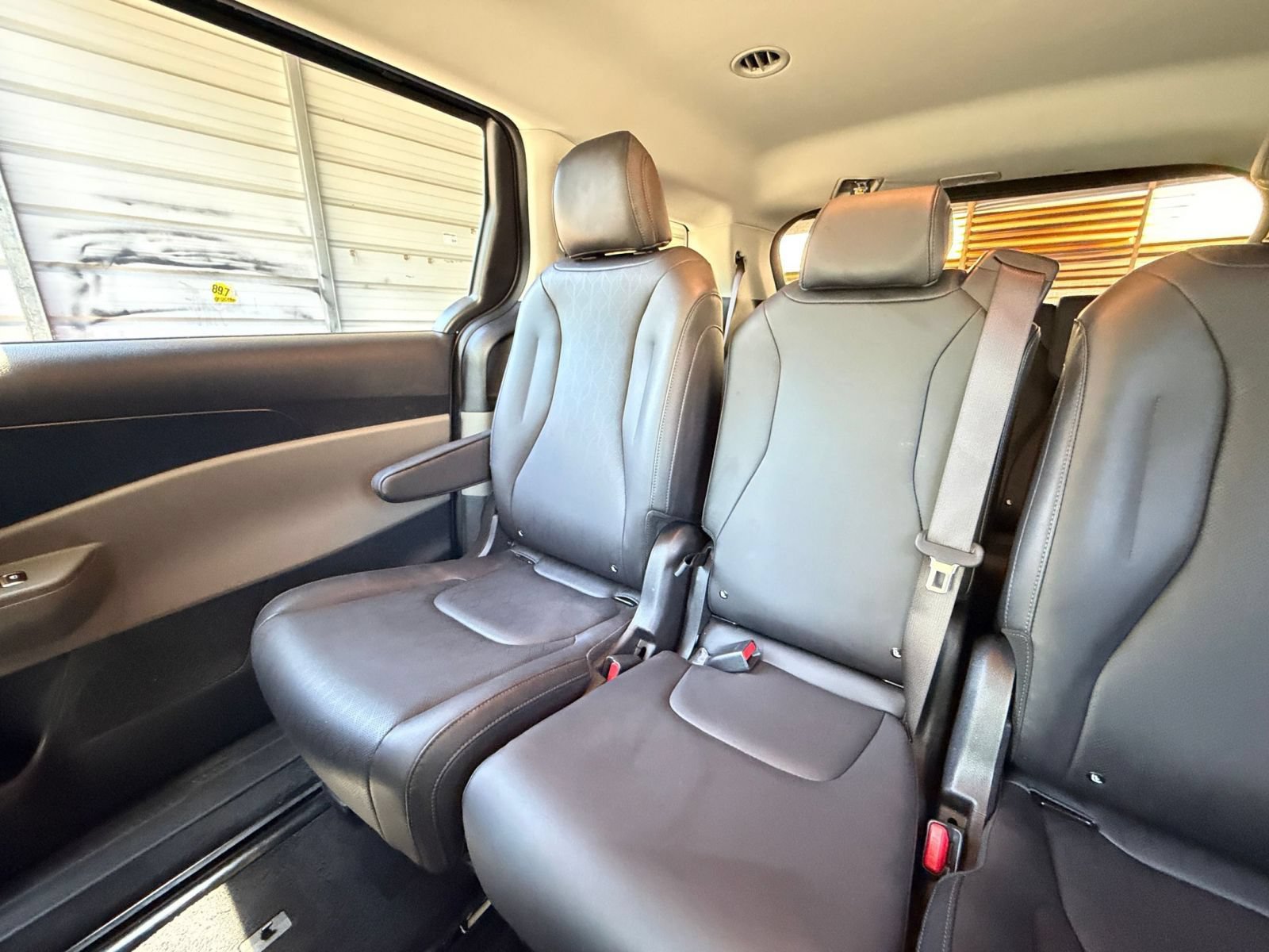 Used 2026 Kia Carnival FWD image 36