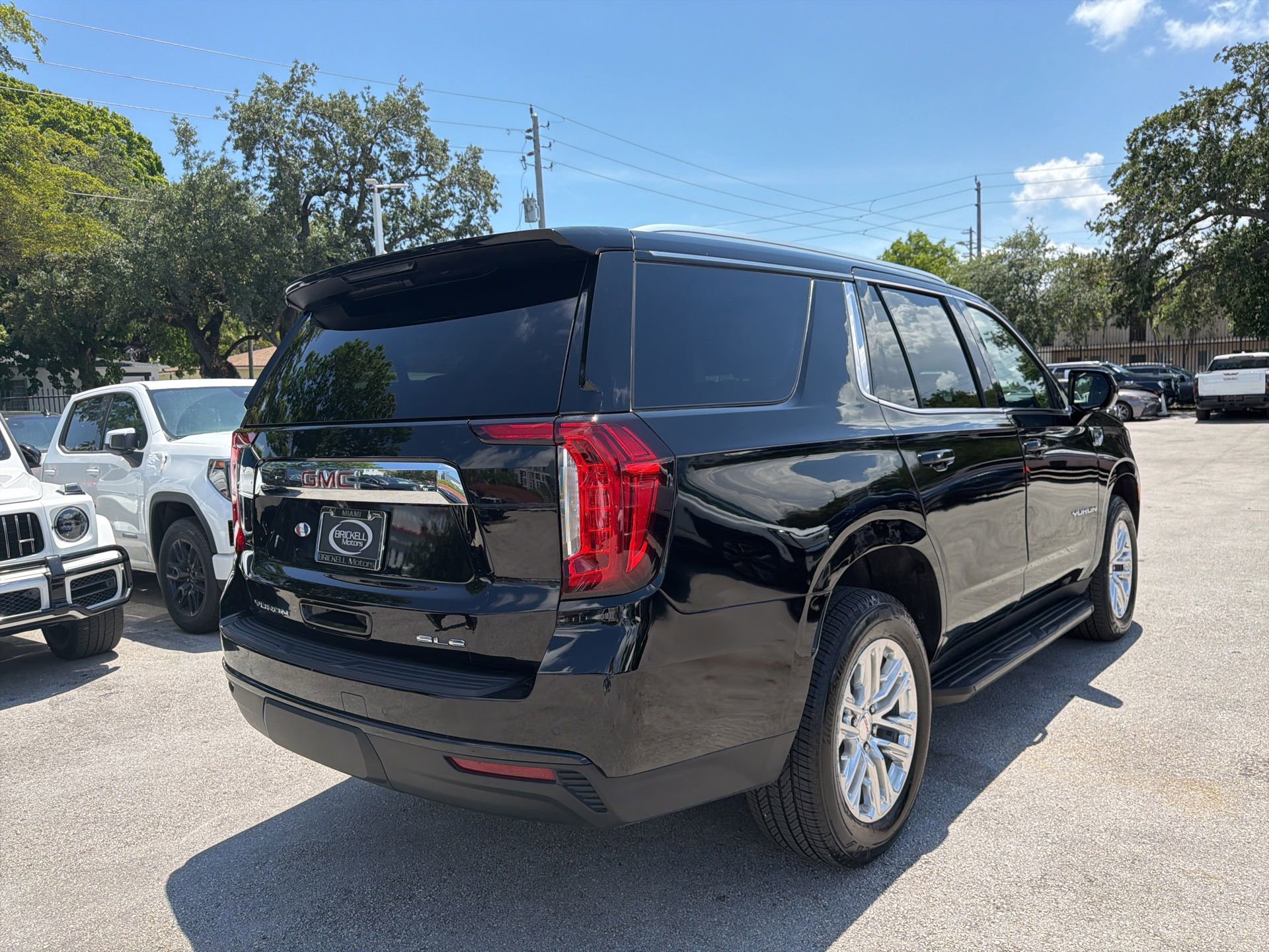 Used 2023 GMC Yukon SLE w/ Gmc Pro Safety Plus Package RWD image 12