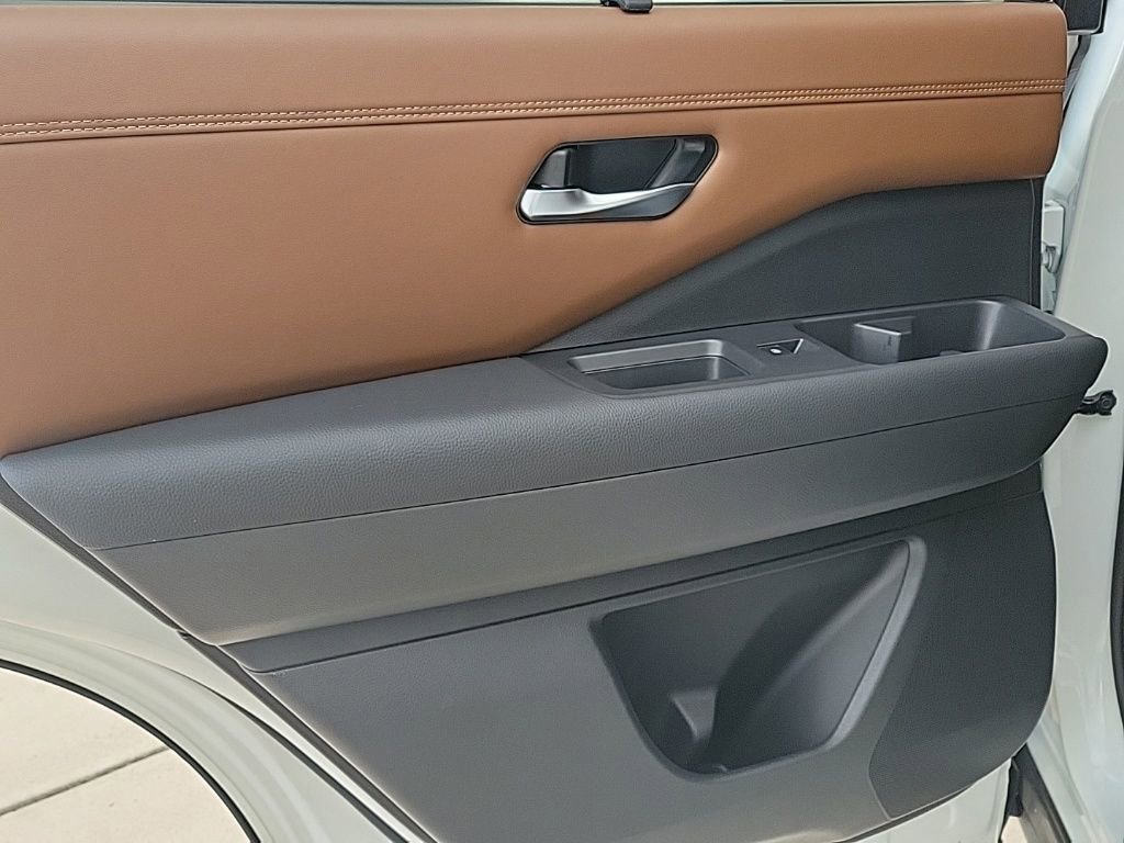 Used 2023 Nissan Pathfinder Platinum w/ Cargo Package image 36