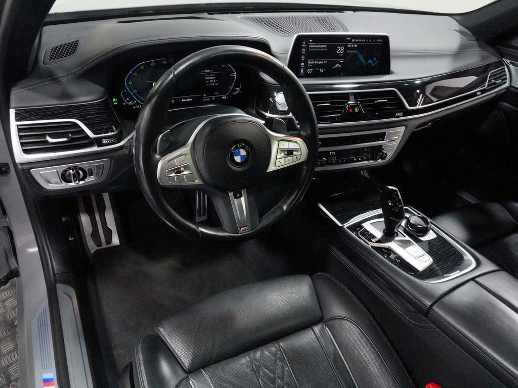Used 2022 BMW 750i xDrive w/ Executive Package AWD/4WD image 17