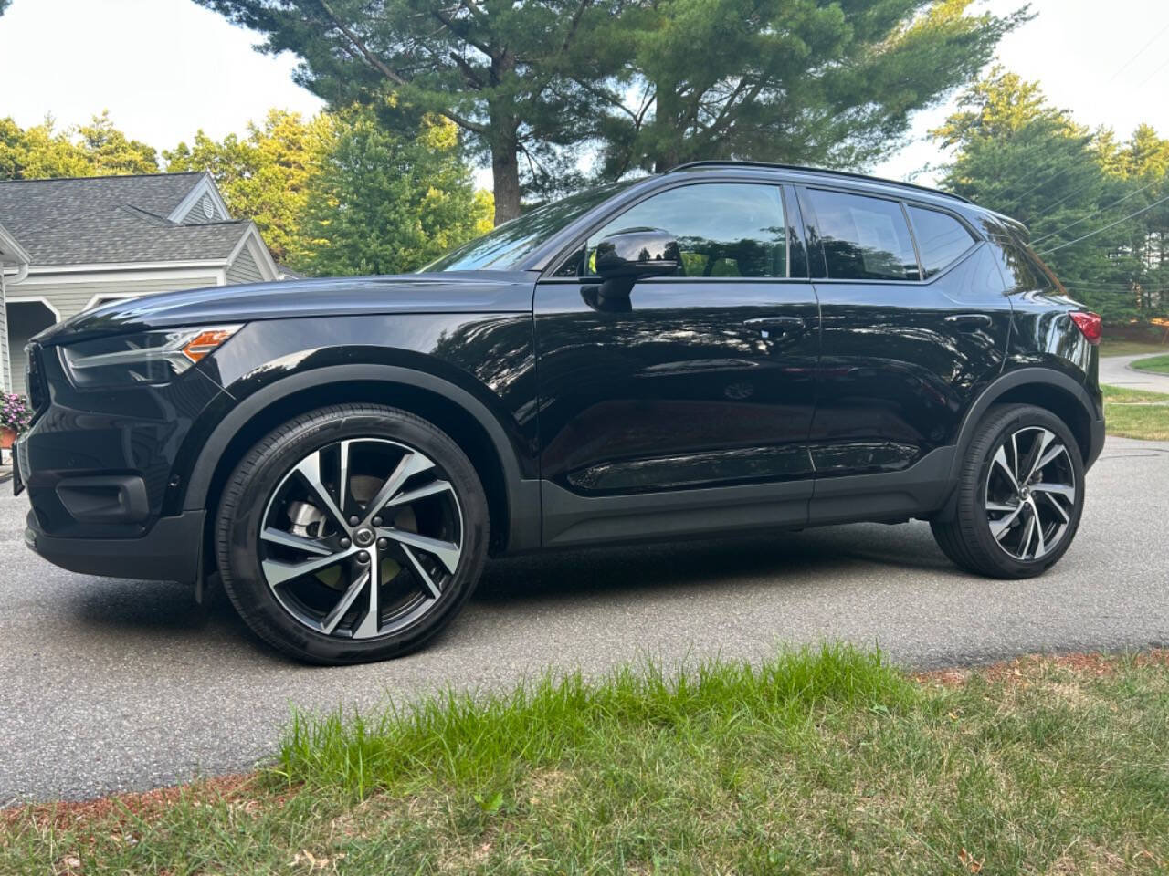 Used 2021 Volvo XC40 T5 R-Design w/ Advanced Package AWD/4WD image 22