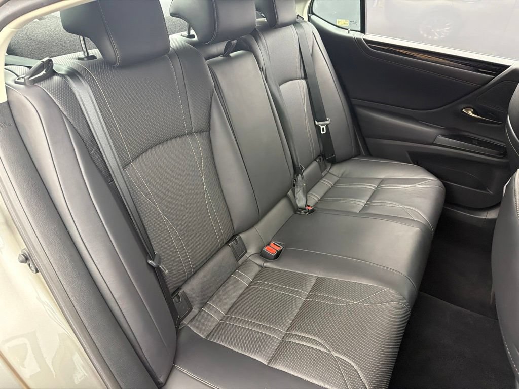 Used 2020 Lexus ES 300h w/ Luxury Package FWD image 25